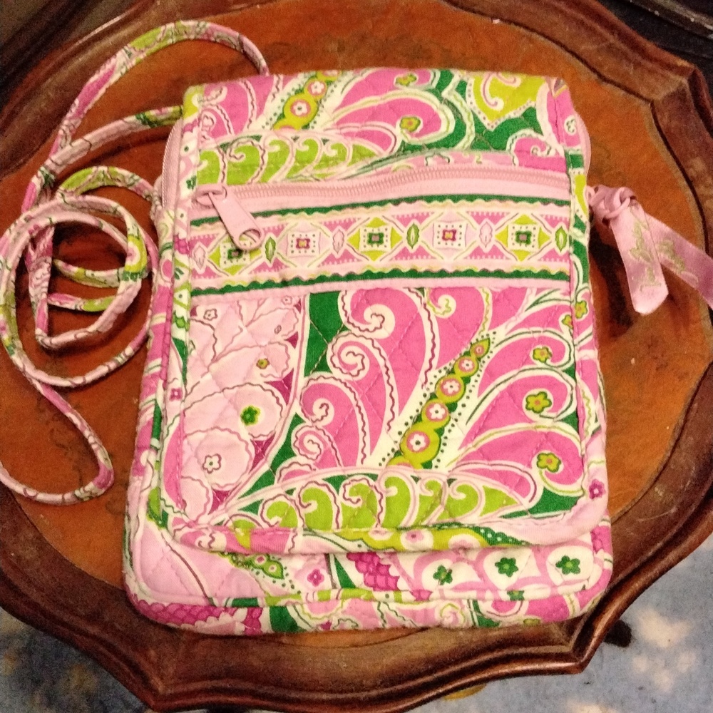 Women's EUC 8" X 6" X 1"  Vera Bradley  Pink &Green Floral Crossbody Bag.